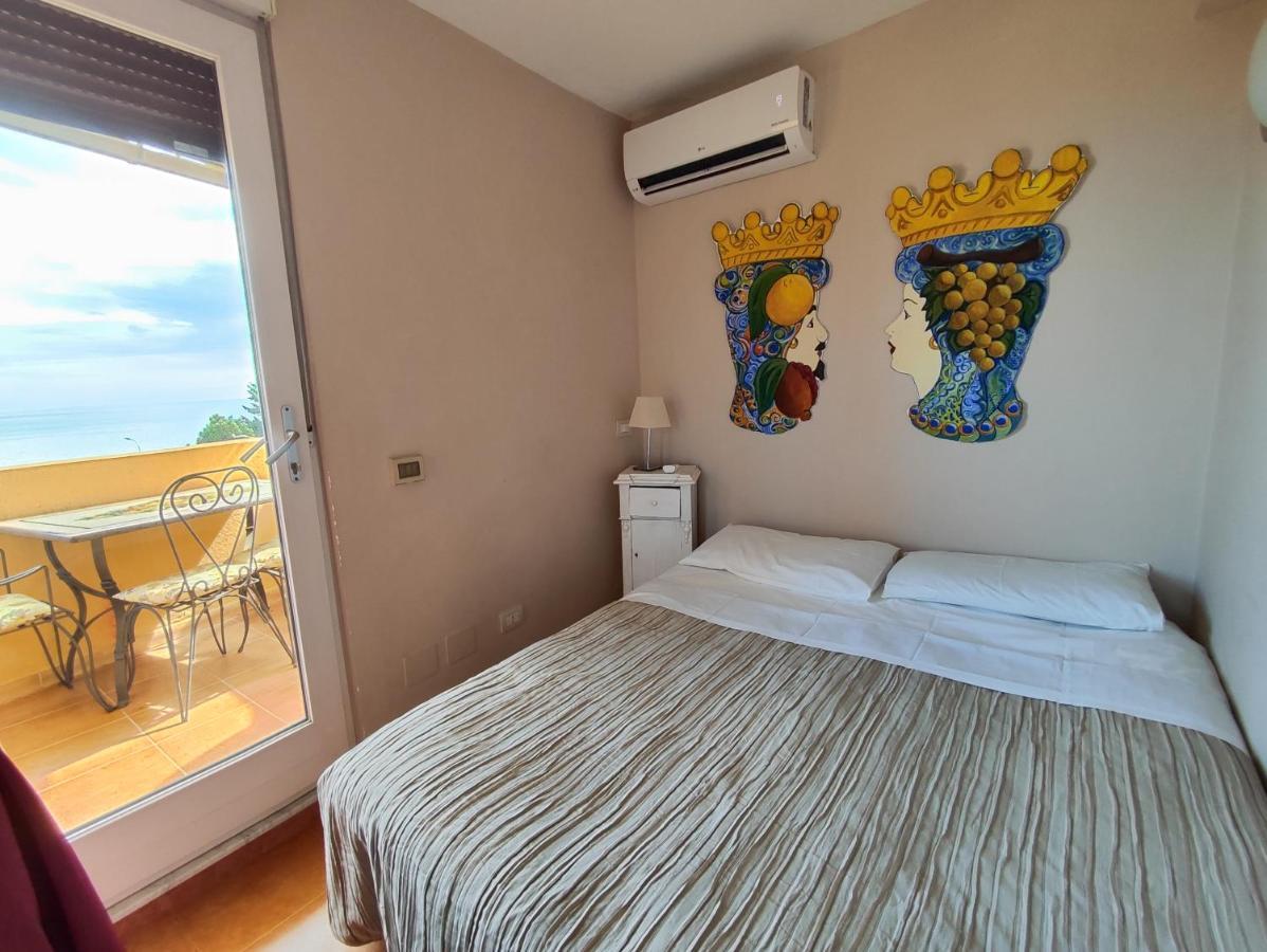 Torre Dei Pirati Villa Letojanni Exteriör bild