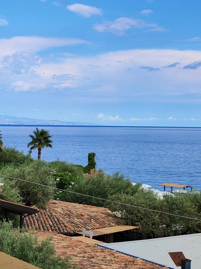 Torre Dei Pirati Villa Letojanni Exteriör bild