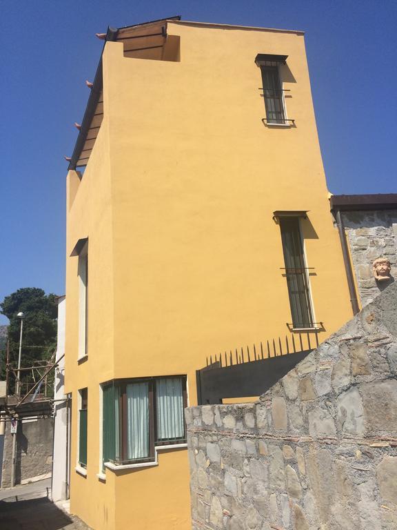 Torre Dei Pirati Villa Letojanni Exteriör bild